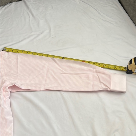 Roundtree & Yorke Pink Dress Shirt with Subtle Pattern - Picture 8 of 9